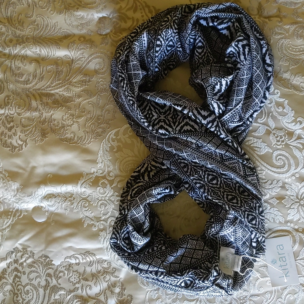 NWT Kitara infinity scarf